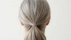 Šedivé vlasy nejsou rozsudek: 4 chytré techniky barvení, díky kterým na odrosty na měsíce zapomenete