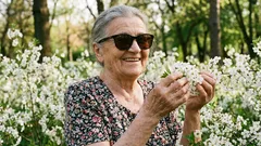 5 pravidel proti „pachu stáří“ po padesátce — jak příjemně vonět